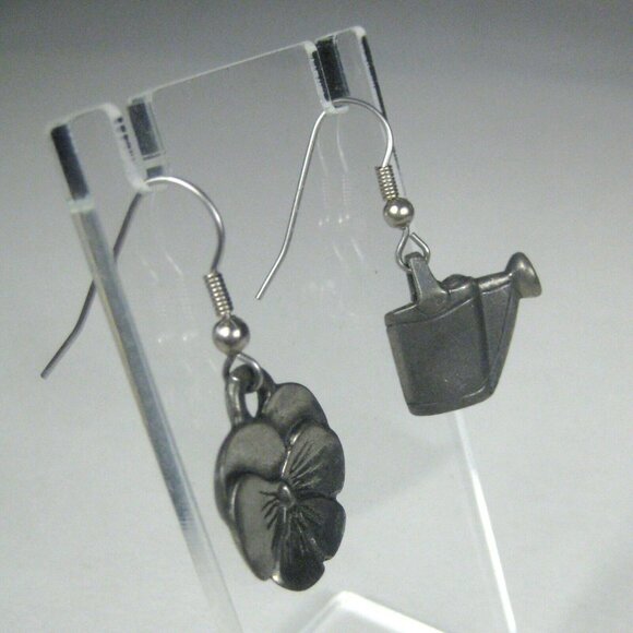 PP Garden Pansy Watering Can Earring Pierced Jewelry Pewter Hook - Picture 2 of 4